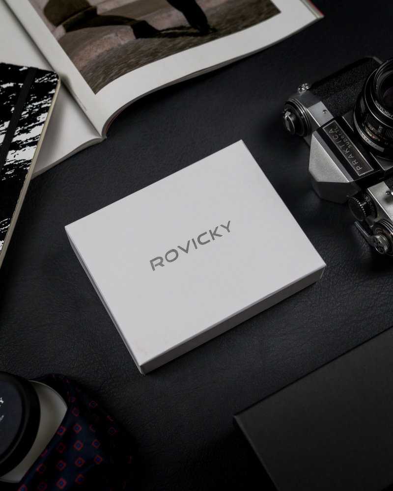 Erdvi vyriška piniginė iš natūralios grūdėtos odos su RFID apsauga - Rovicky