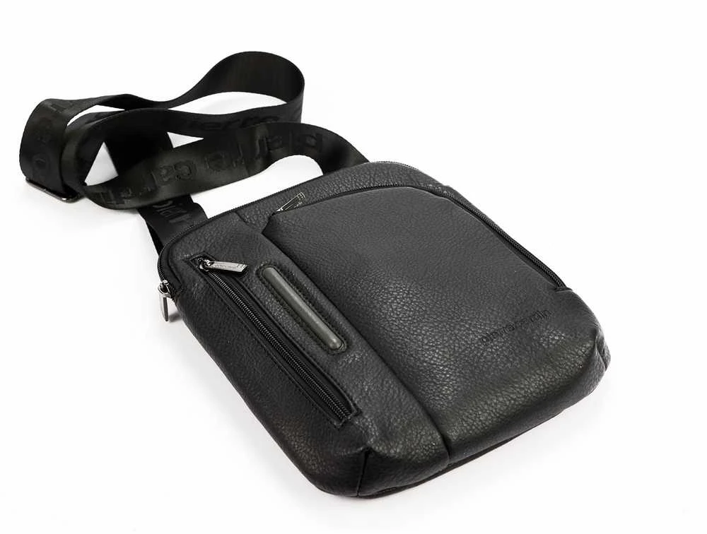 Rankinė vyrams Pierre Cardin IZA364 3746