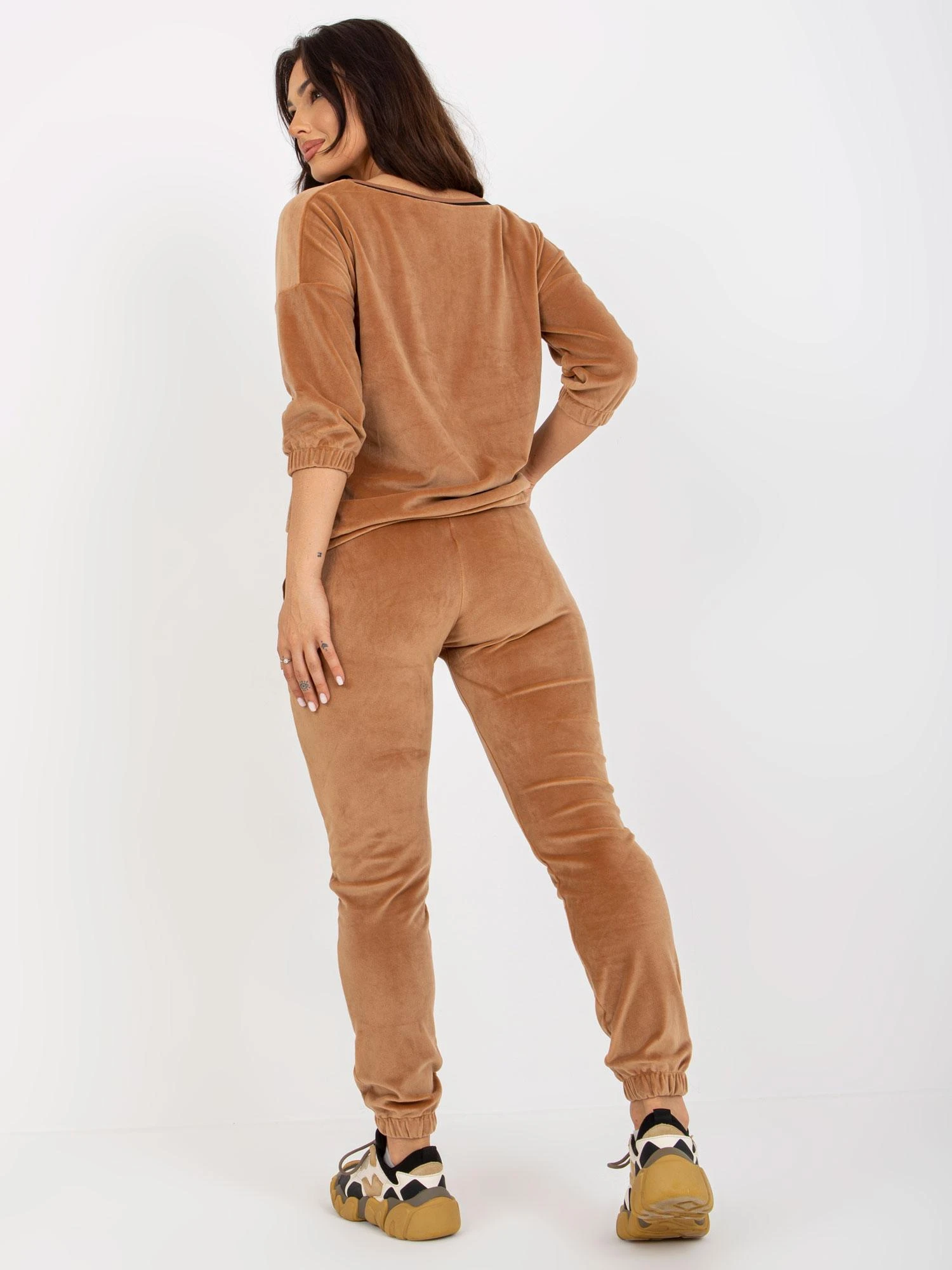 Relevance Veliūrinis komplektas moterims RV-KMPL-8285.82-camelowy
