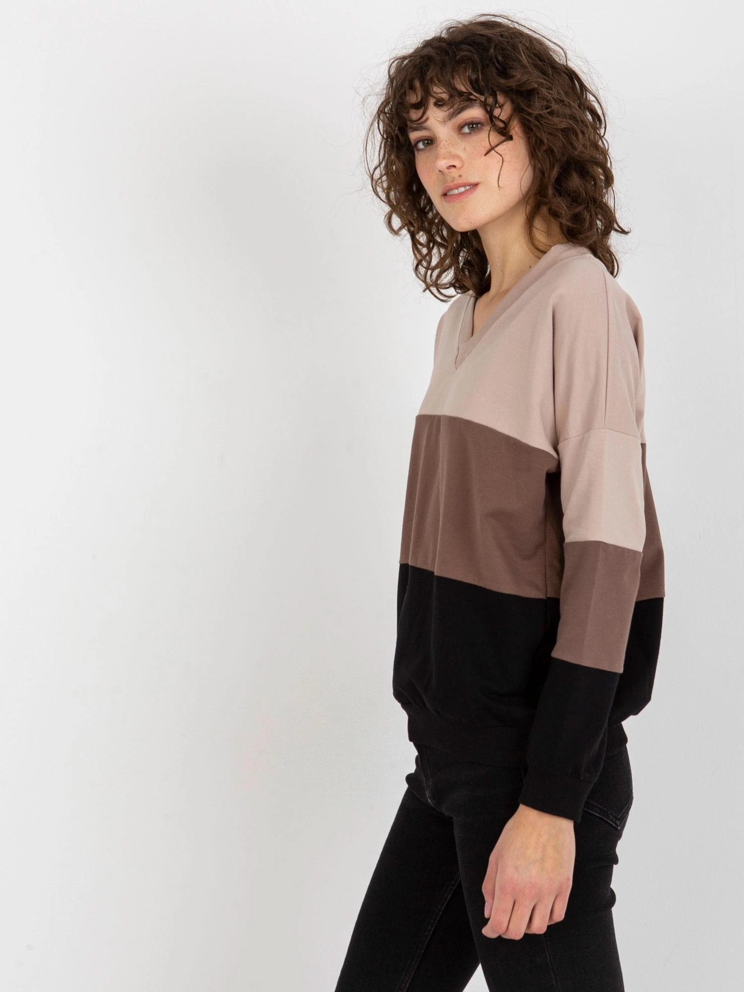 Rue Paris Megztinis-RV-BL-8328.34X-juodas-smėlio spalvos