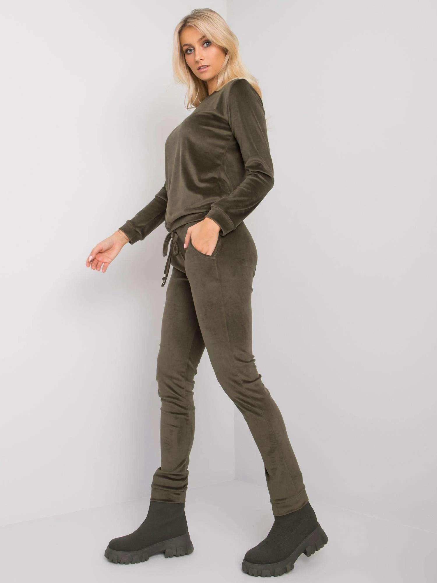 Rue Paris Veliūrinis treningas moterims RV-KMPL-6083.05-khaki