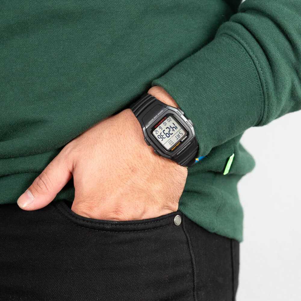 Laikrodis vyrams CASIO W-96H-1B + dėžutė