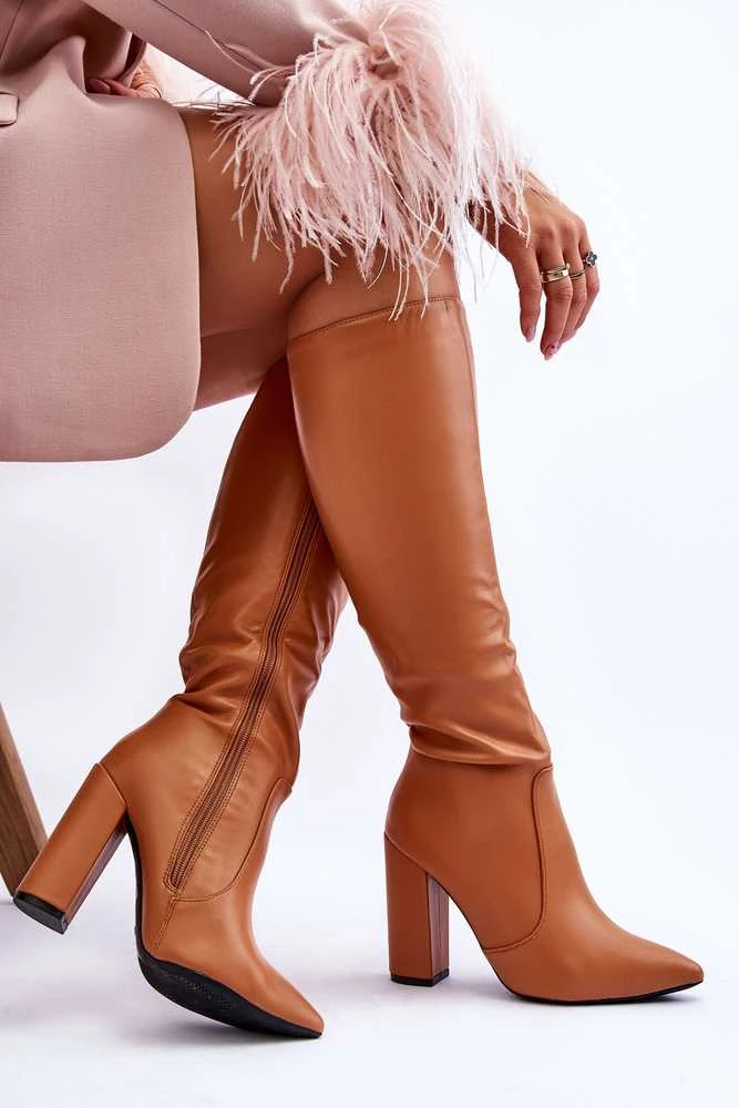 Boto Camel spalvos elegantiški ilgaauliai ant kulno