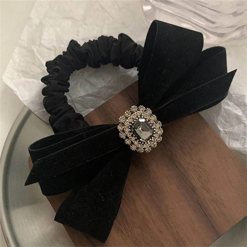 Eu Sandelis Juoda veliūrinė plaukų gumytė su elegantišku kaspinu GUM188