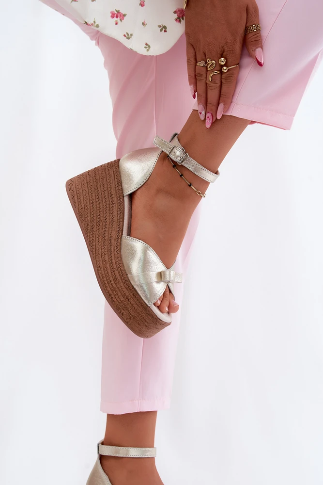 Evento Natūralios odos moteriškos basutės ant platformos