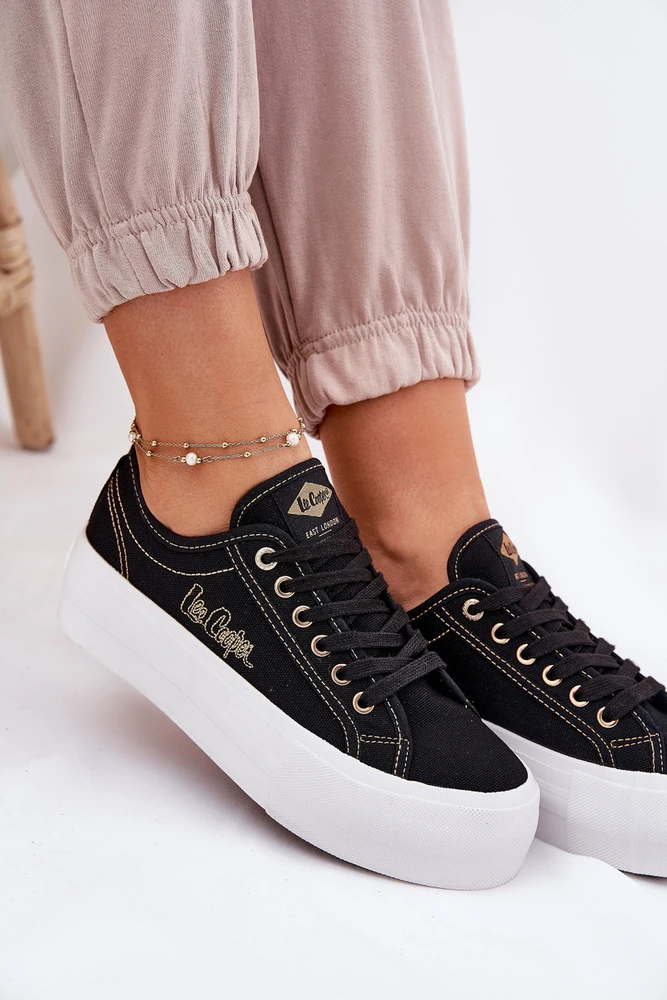 Lee Cooper Juodi suvarstomi bateliai ant platformos