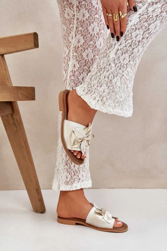 Lewski Shoes Natūralios odos šlepetės su stilinga gėle