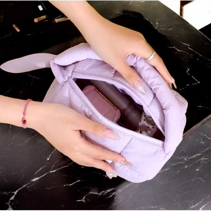 Eu Sandelis Moteriška dygsniuota kosmetinė su rankena 18,5 x 12,5 x 13 cm KS140FIO