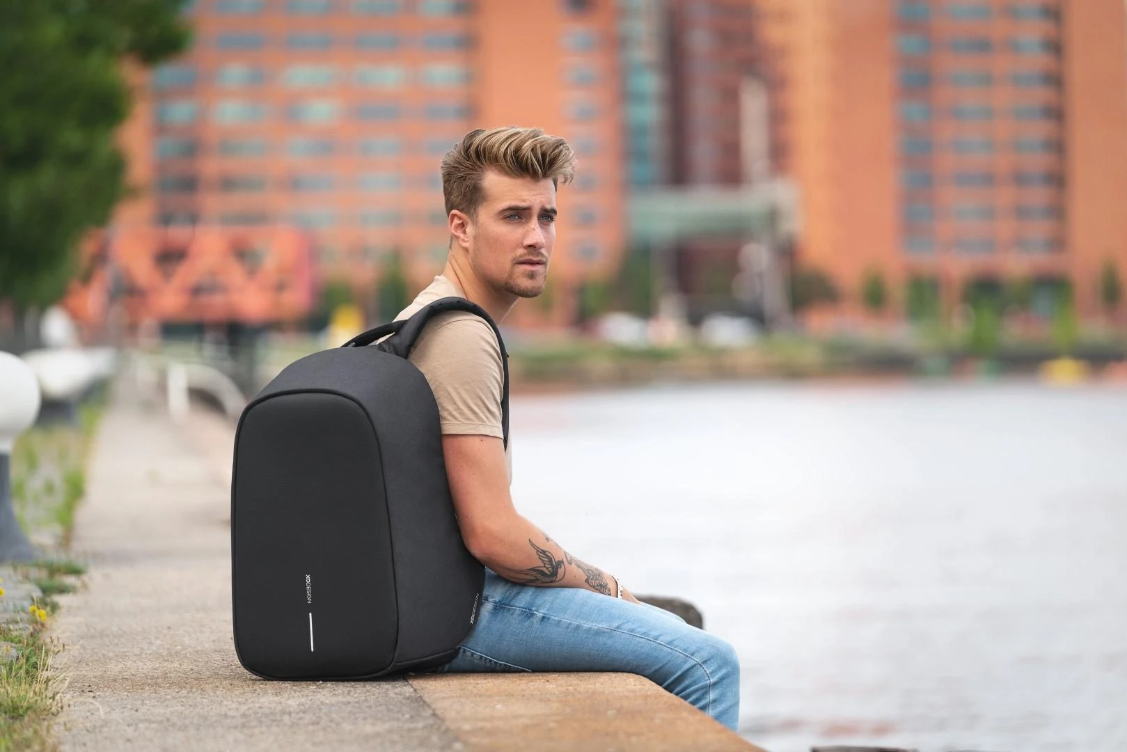 XD Design Kuprinė su apsauga nuo vagių Bobby Hero Regular (Juoda)