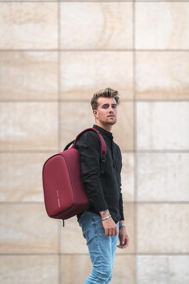 Kuprinė su apsauga nuo vagių XD Design Bobby Hero Regular, Raudonos spalvos