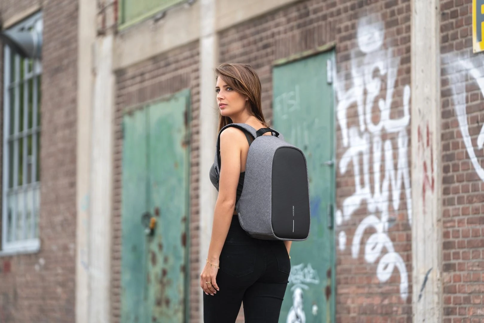 Kuprinė nešiojamam kompiuteriui XD Design Anti-Theft Bobby Hero Small Grey, pilka, 11.5 l