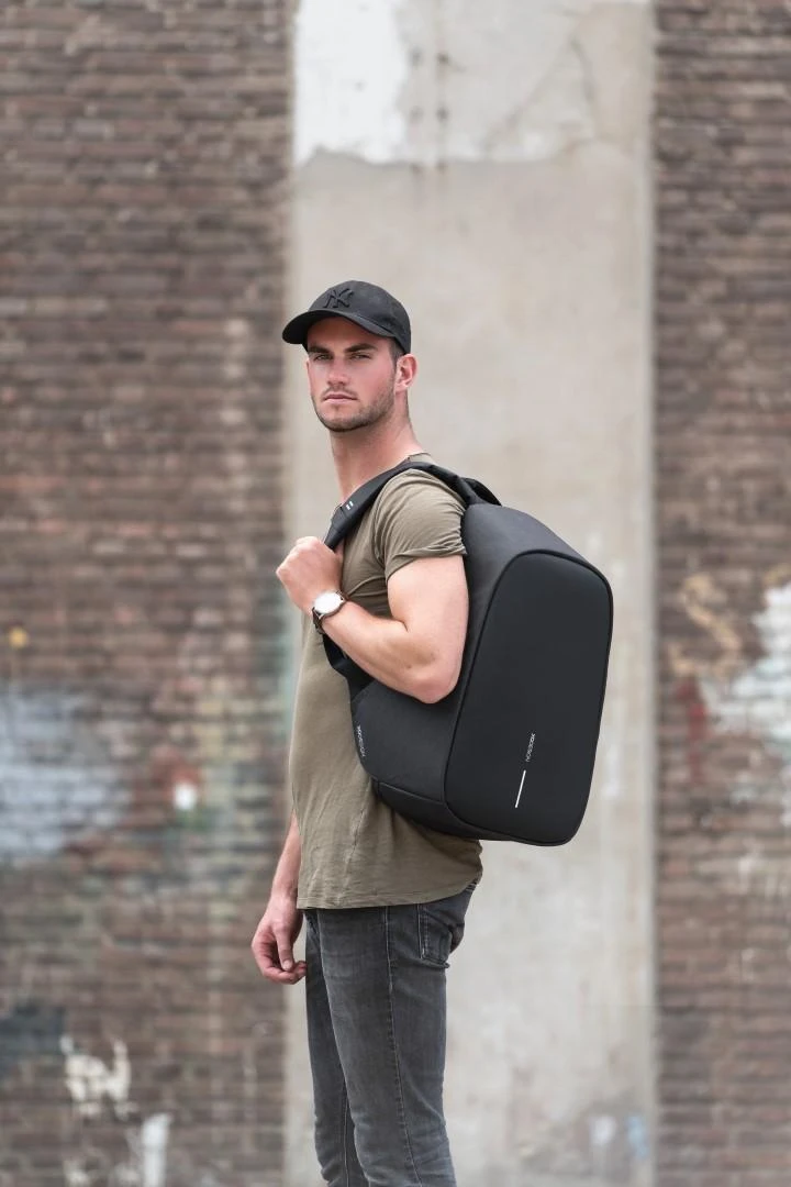 Kuprinė su apsauga nuo vagių XD Design  Bobby Hero XL, Juodos spalvos