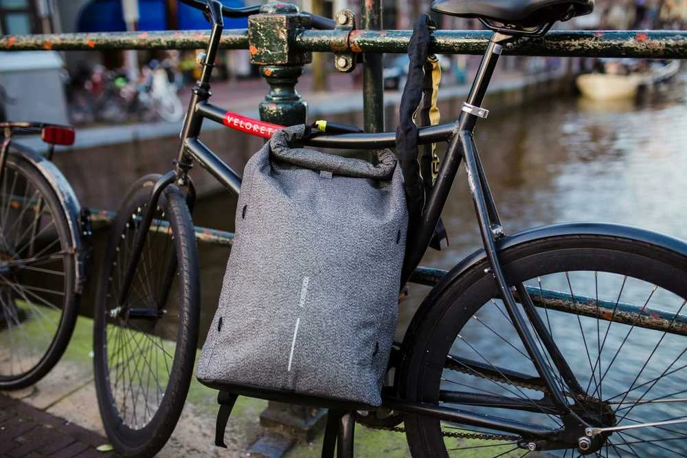 Kuprinė su apsauga nuo vagių XD Design Bobby Urban, Pilkos spalvos