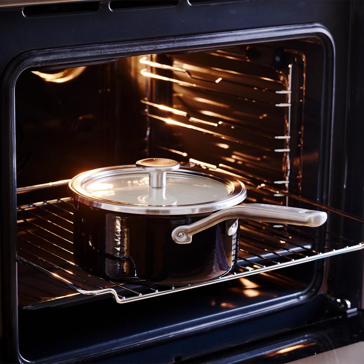 2,4L emaliuotas puodas - juodas / KitchenAid