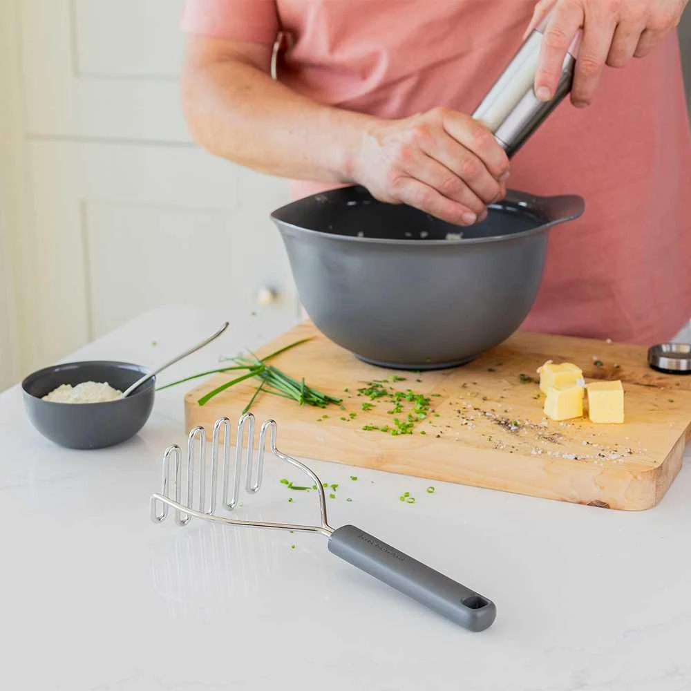Bulvių grūstuvė „KitchenAid“, pilka, medžio anglies