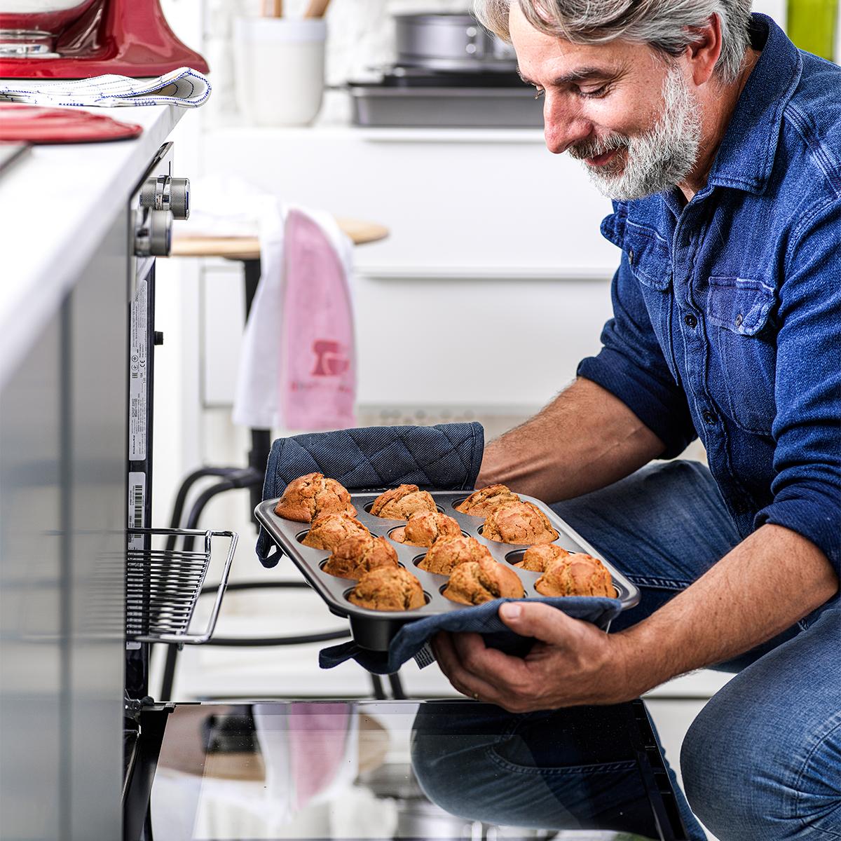 KitchenAid - Metalinė keksiukų kepimo forma - sidabrinė