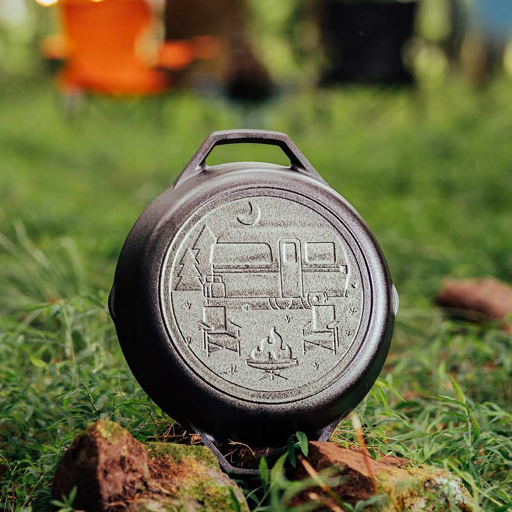 Lodge Keptuvė kepimui ketaus CAMPER Wanderlust 26 cm / Namelis