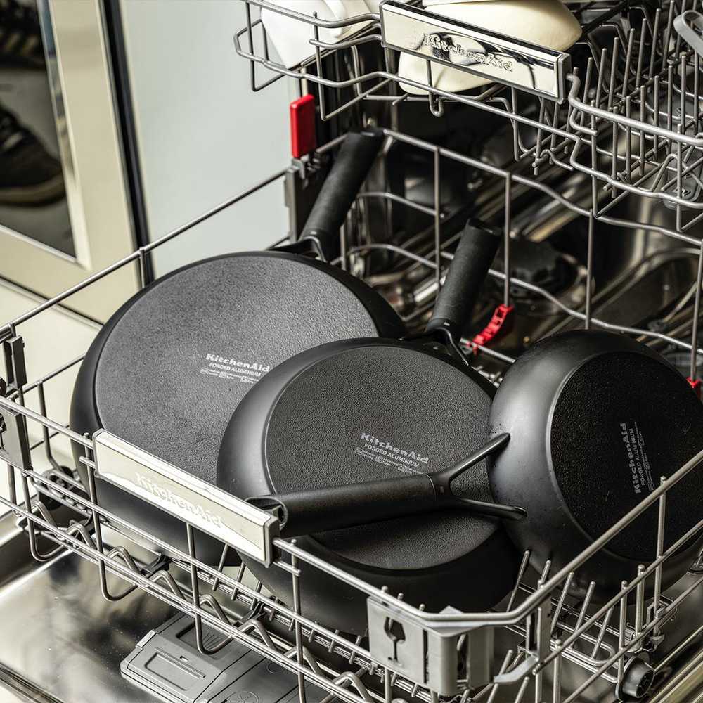 Keptuvė keramikinė 24 cm / KitchenAid