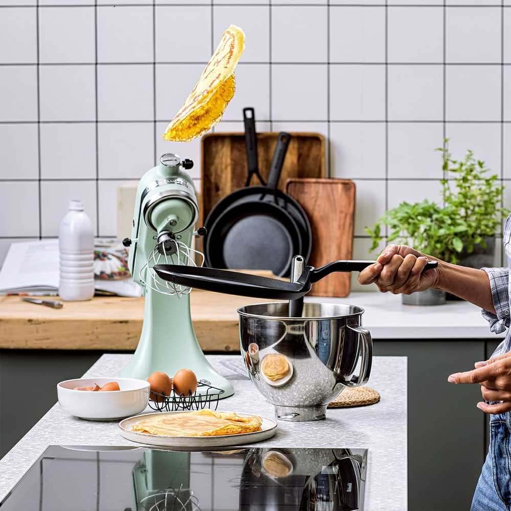 KitchenAid - Klasikinė kaltinė blyninė - juoda - 24 cm