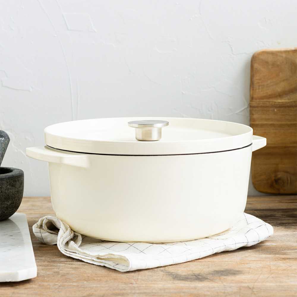 KitchenAid ketaus puodas 5,2L migdolų kremas