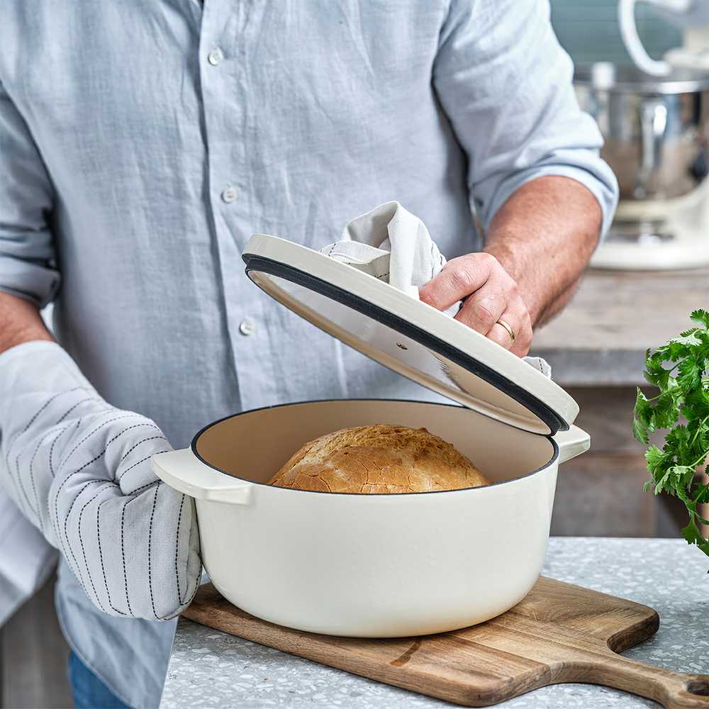 KitchenAid ketaus puodas 5,2L migdolų kremas
