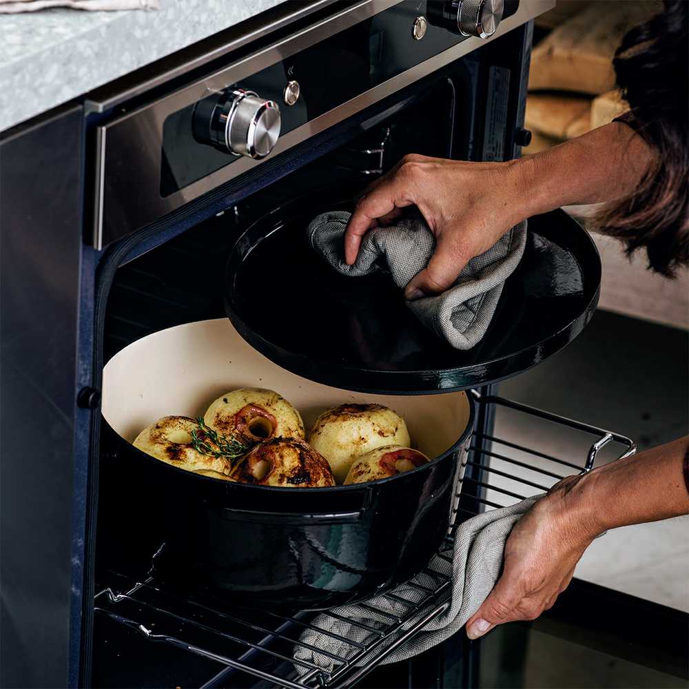 KitchenAid - KA-puodas - onikso juodumo - 26 cm