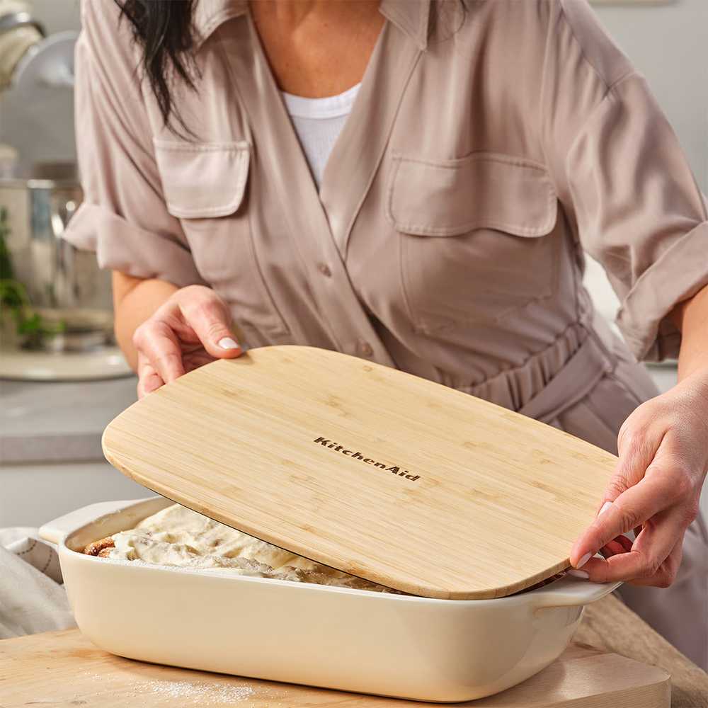 KitchenAid Keraminis indas 40x25x8,8cm + migdolinio kremo dangtelis