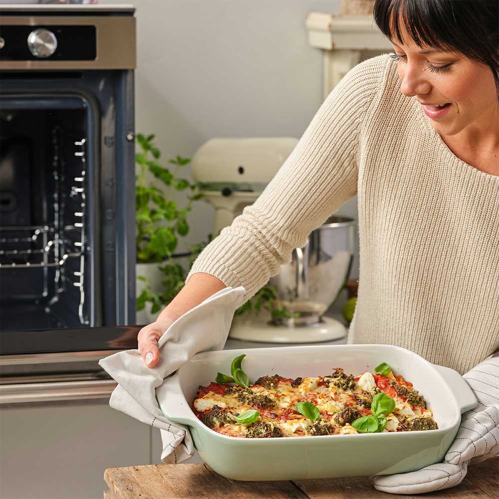 KitchenAid kepimo skarda su mediniu dangčiu, universali, 40x25cm