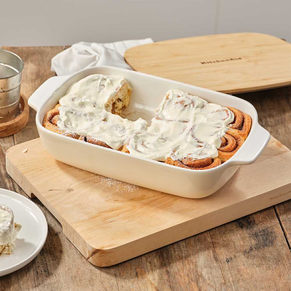KitchenAid Keraminis indas 40x25x8,8cm + migdolinio kremo dangtelis