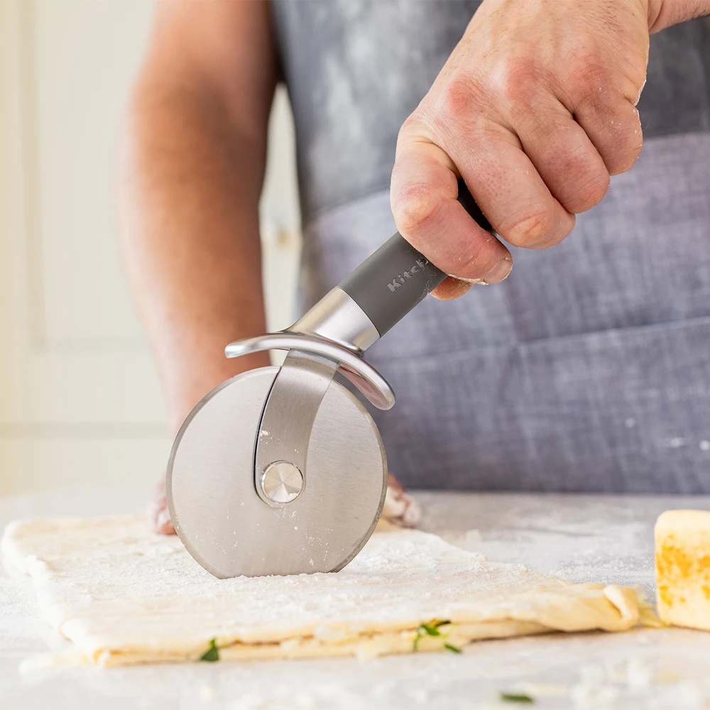 KitchenAid medžio anglies pilkumo picos pjaustytuvas