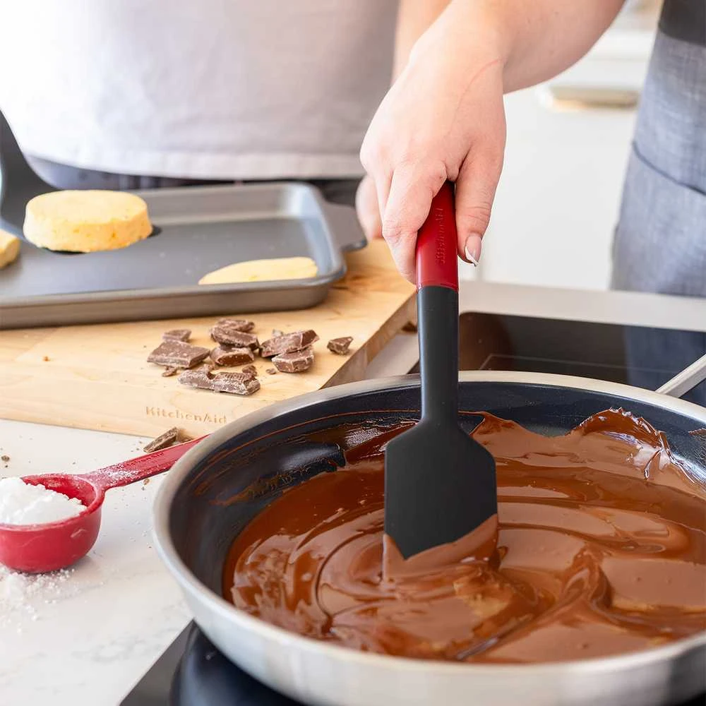 „KitchenAid Empire“ raudona grandymo mentelė