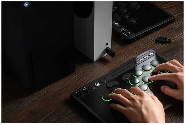 8Bitdo - Arkadinių žaidimų pultelis XBOX/PC - Juodas