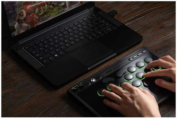 8Bitdo - Arkadinių žaidimų pultelis XBOX/PC - Juodas