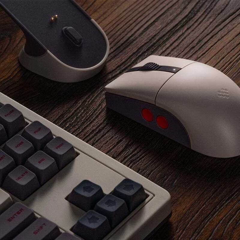 8Bitdo – Retro R8 pelė N leidimas – balta