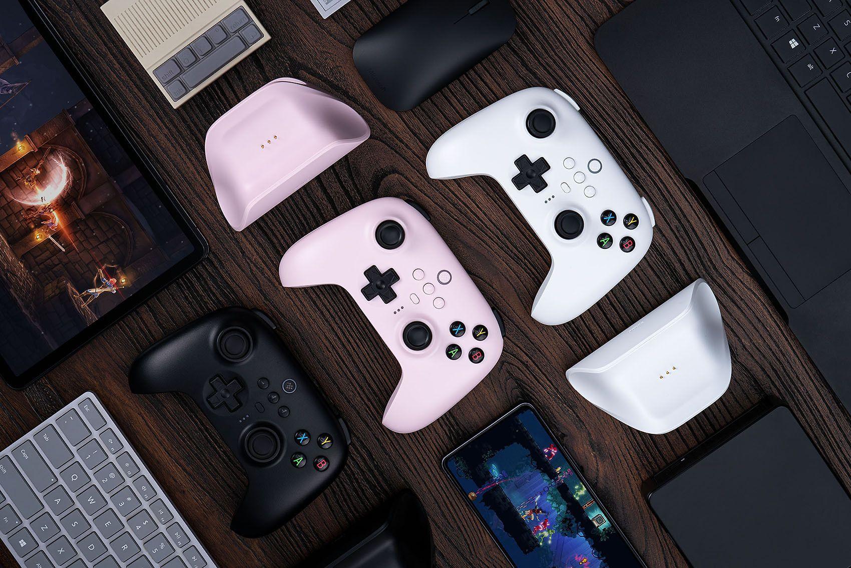 8BitDo Ultimate belaidis pultelis su pakrovimo stotele (Baltas)