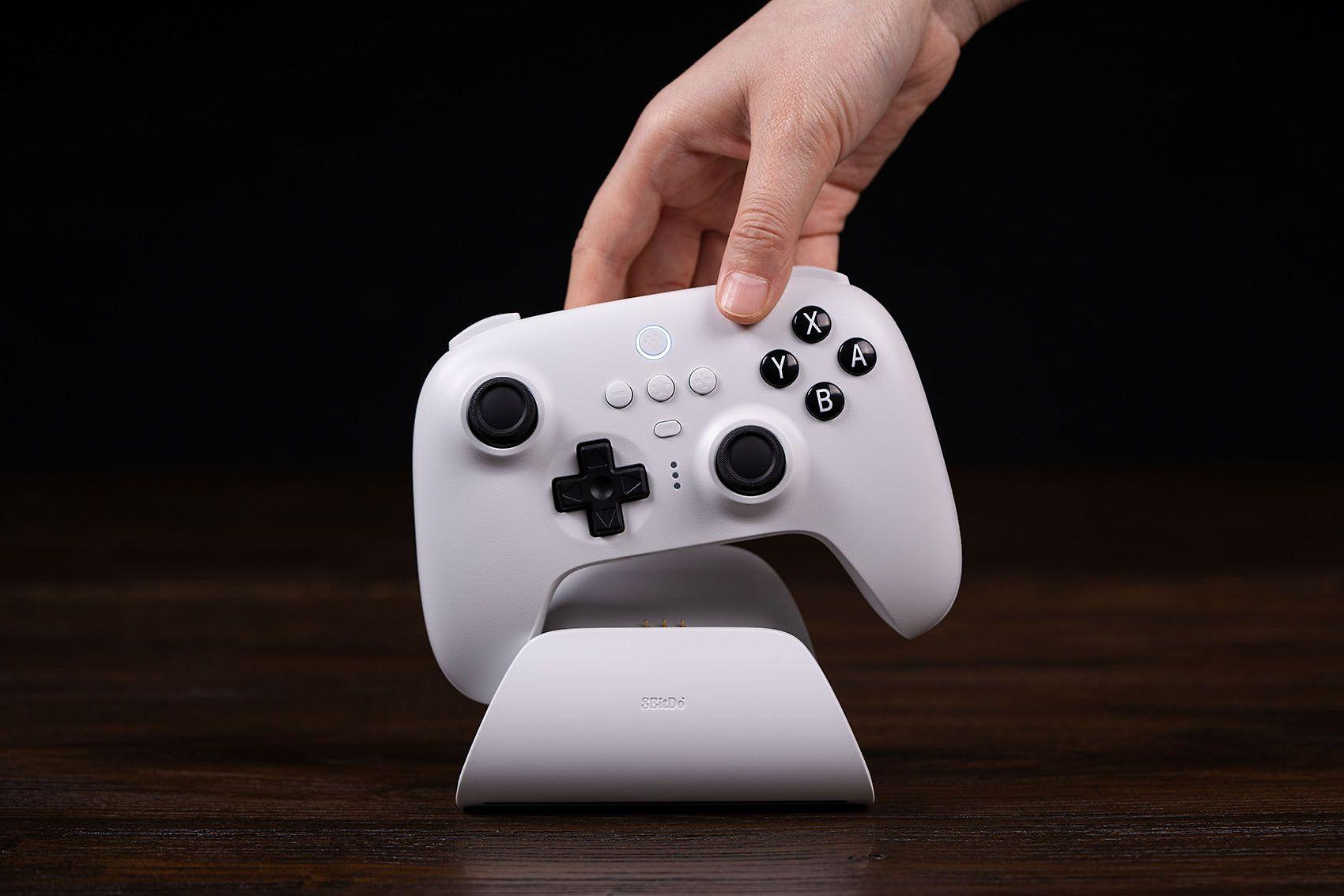 8Bitdo Ultimate Bluetooth Žaidimo pultas su įkrovimo doku, skirtas Switch ir Windows - baltas
