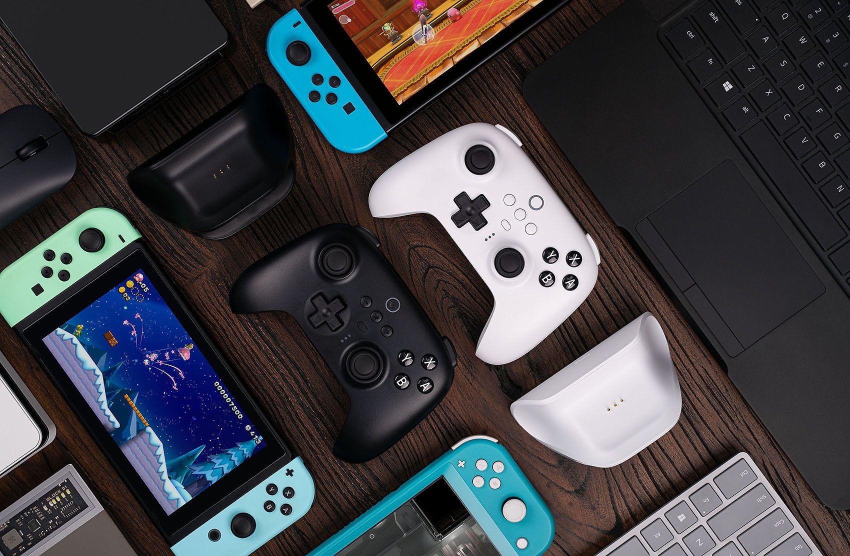 8Bitdo Ultimate Bluetooth Žaidimo pultas su įkrovimo doku, skirtas Switch ir Windows - baltas