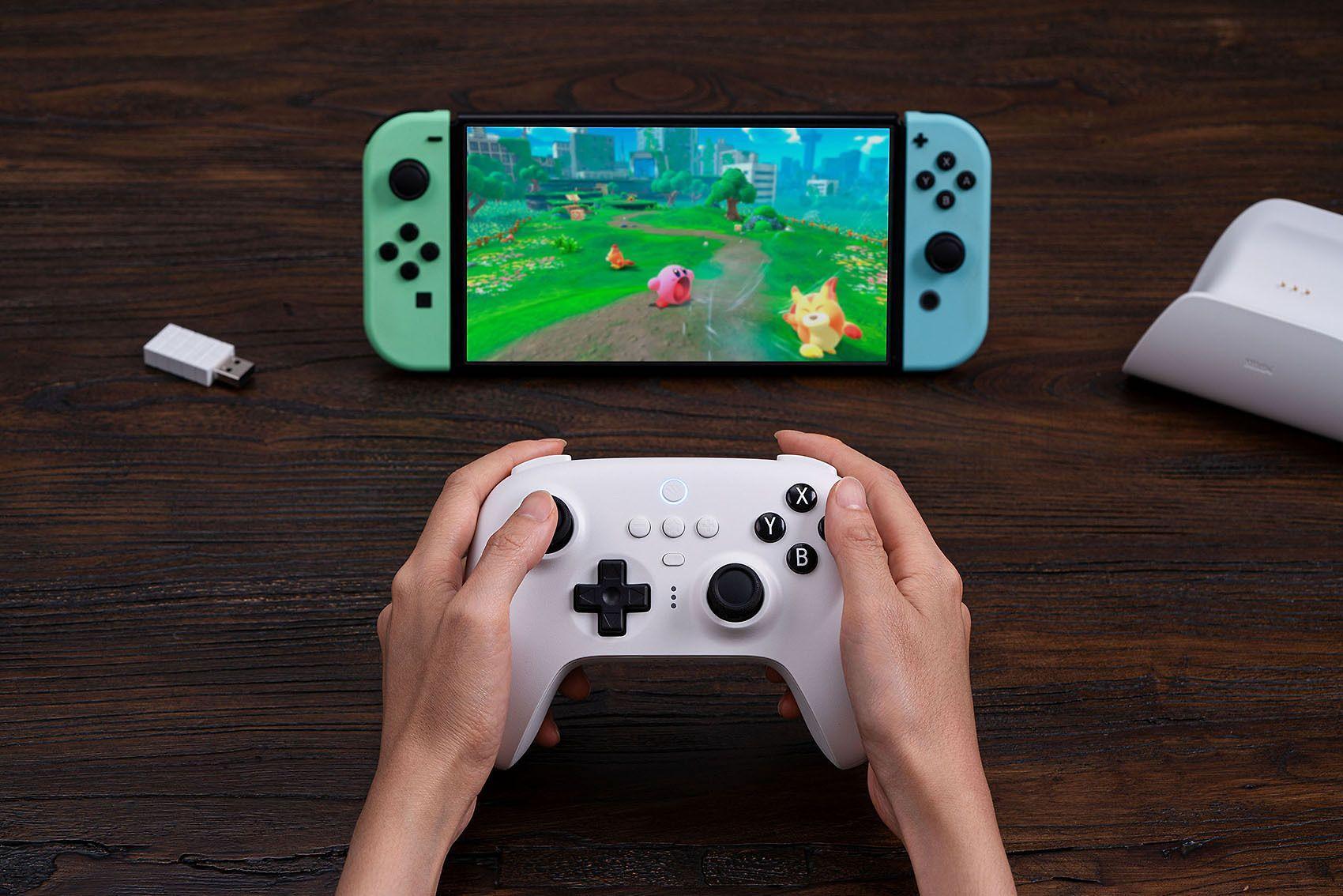 8Bitdo Ultimate Bluetooth Žaidimo pultas su įkrovimo doku, skirtas Switch ir Windows - baltas