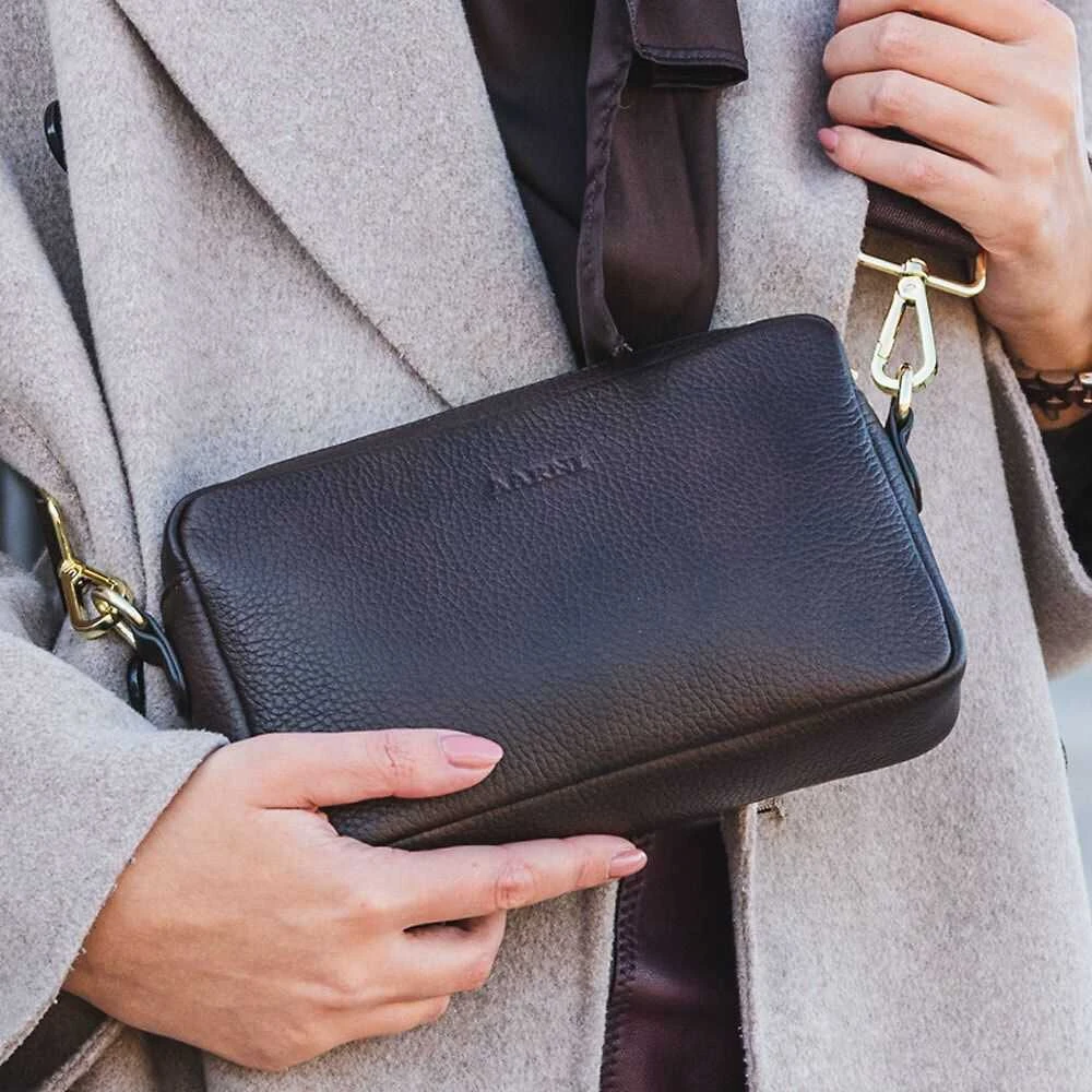 Aarni Crossbody Bag -olkalaukku, musta, kultainen vetoketju