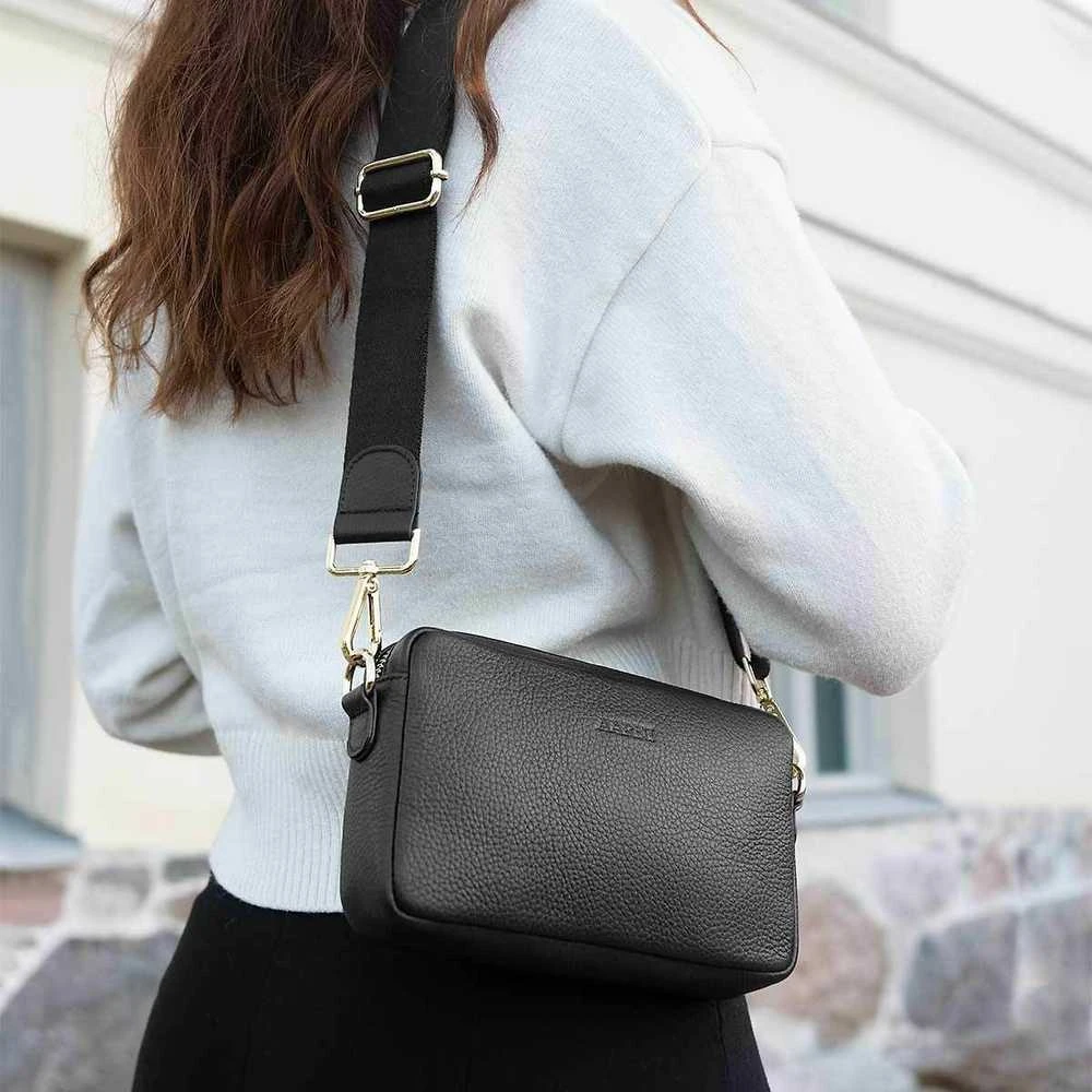 Aarni Crossbody Bag -olkalaukku, musta, kultainen vetoketju