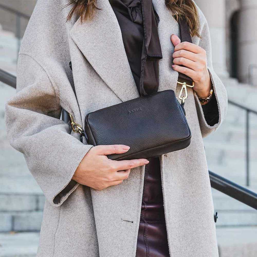 Aarni Crossbody Bag -olkalaukku, tummanruskea, hopea vetoketju