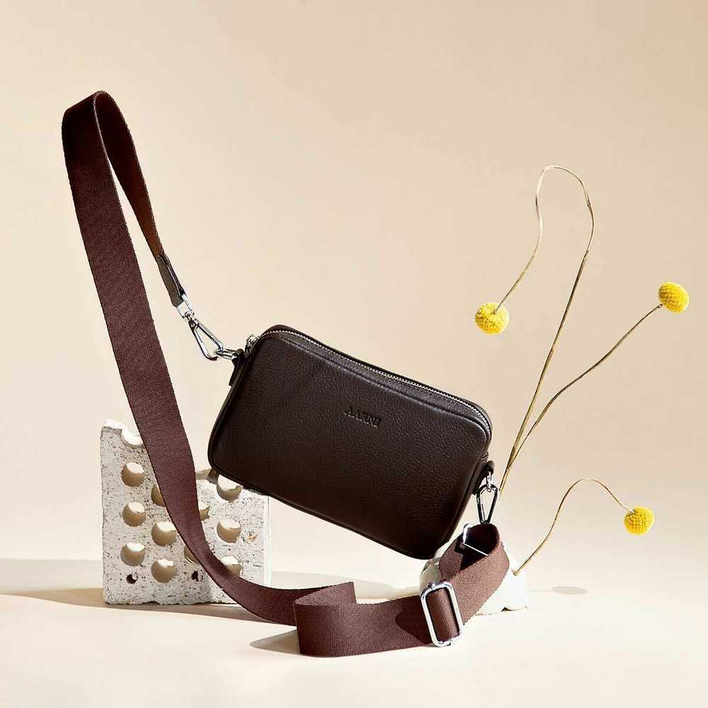 Aarni Crossbody Bag -olkalaukku, tummanruskea, hopea vetoketju