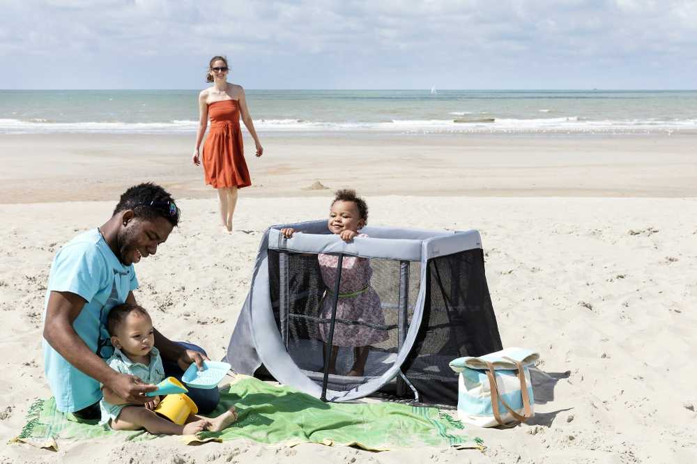 AEROMOOV sulankstoma kelioninė lovelė su dviejų lygių čiužiniu