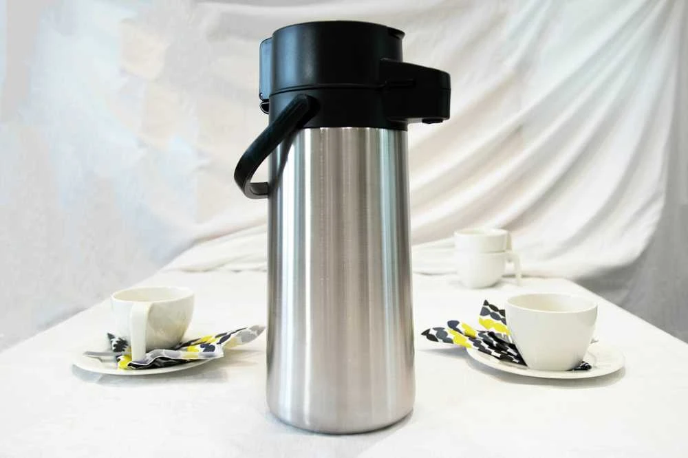Airam teräspumppis käsipumpulla 3,0 l