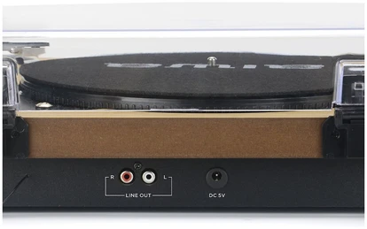Aiwa LPS-25WD vinyylisoitin sisäänrakennetuilla kaiuttimilla, puinen