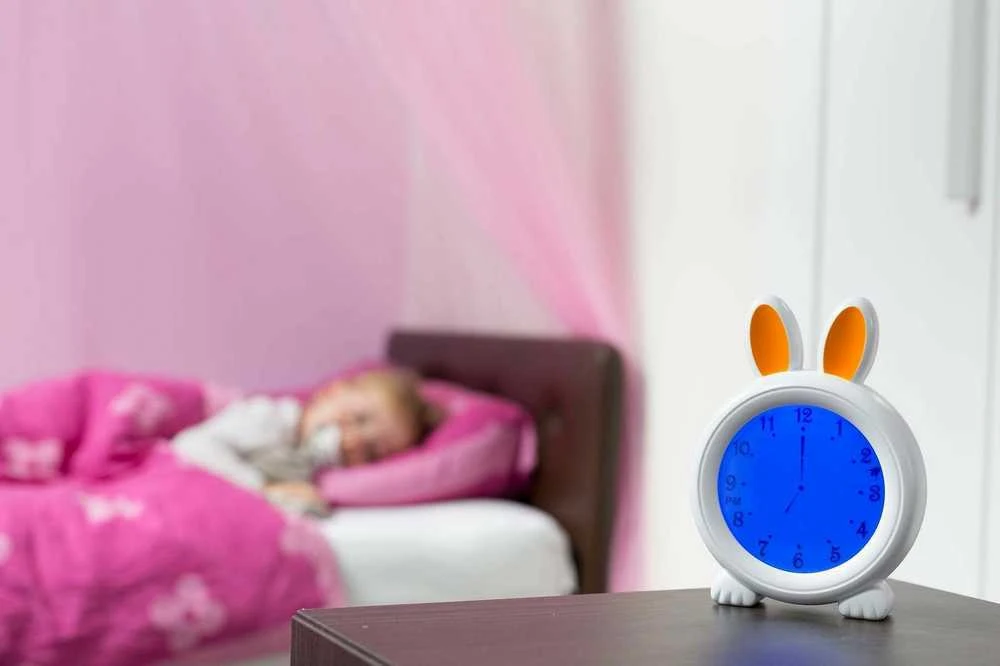 Naktinė lempa yra žadintuvas, miego treniruoklis Alecto BC100BUNNY