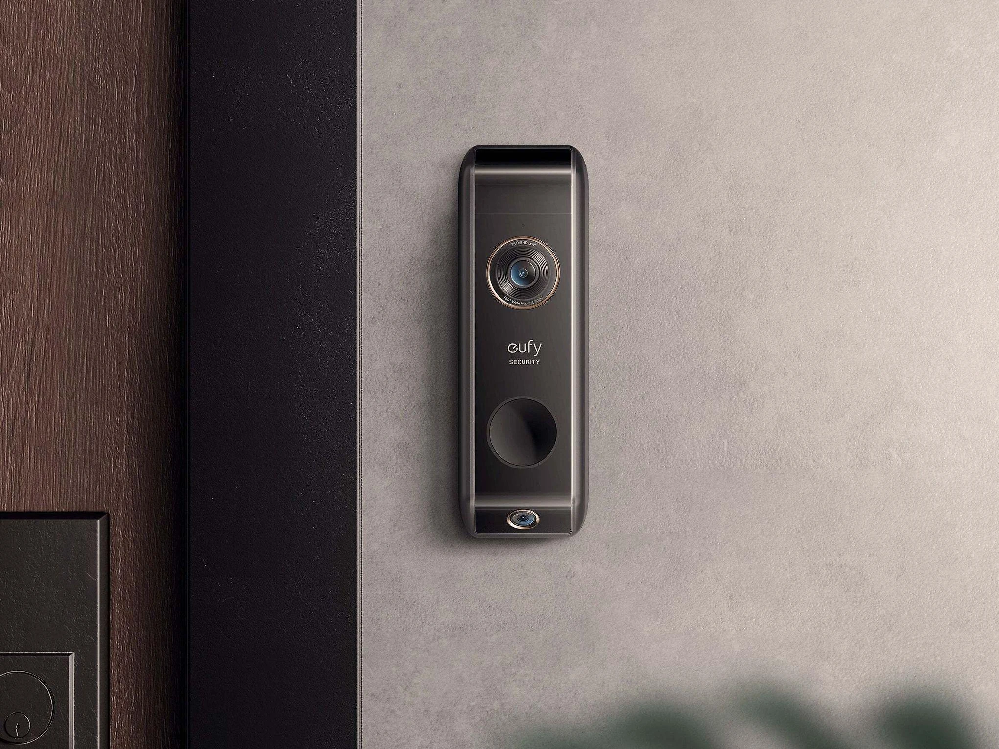 Anker Eufy Doorbell 2 Pro sumontuotas prie įėjimo durų