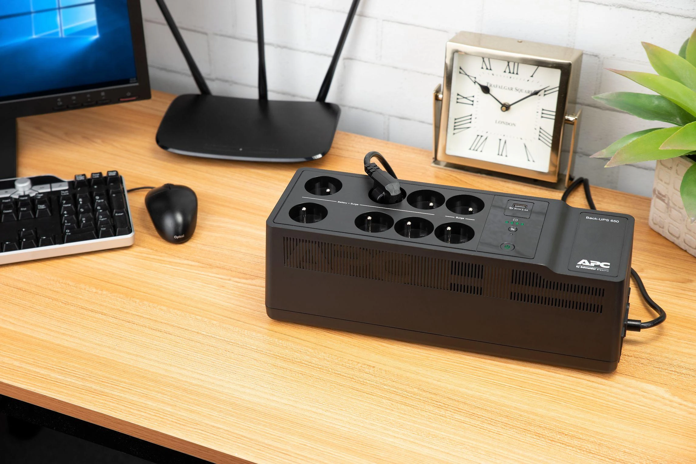 APC Back-UPS 650VA 230V 1 USB charging port - (Offline-) USV Budėjimo režimas (neprisijungus) 400 W