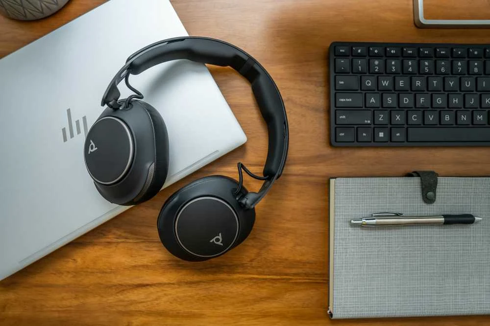 Hewlett Packard (HP) HP Poly Voyager Surround 85 UC Microsoft Teams Certified USB-C Ausinės +USB-C/A Adapteris +Charging Stovas