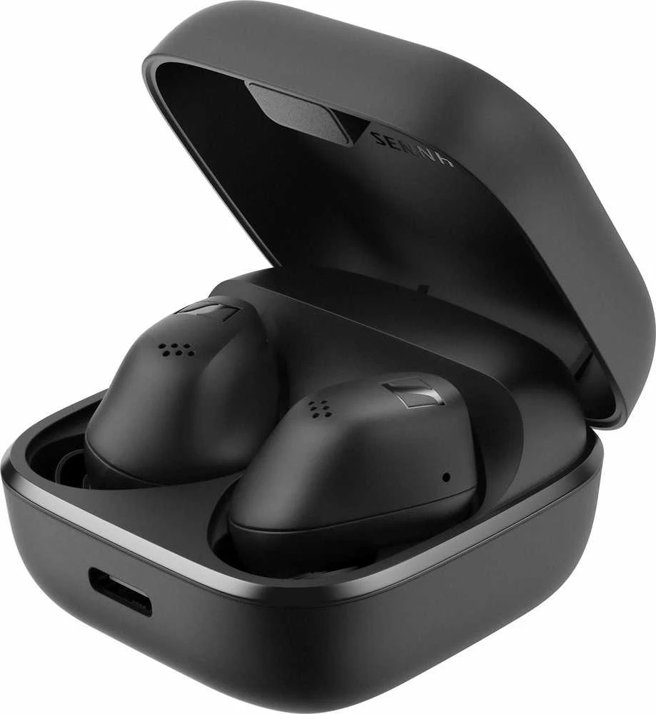 Sennheiser Accentum ausinės atidarytame įkrovimo dėkle
